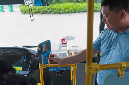 用二維碼支付搭乘公交